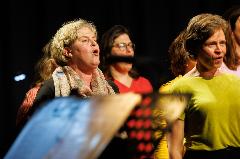 Voices en Tint maken een reis door de tijd